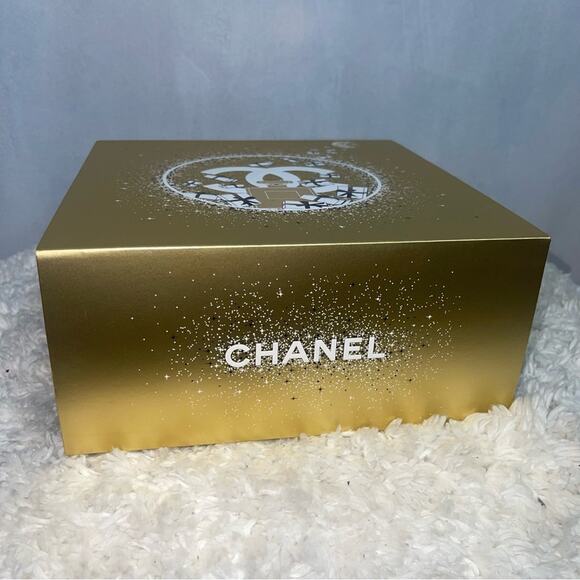 Chanel Gift Box - Picture 14 of 14